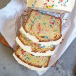 Funfetti Vanille Kastenkuchen | Bake to the roots
