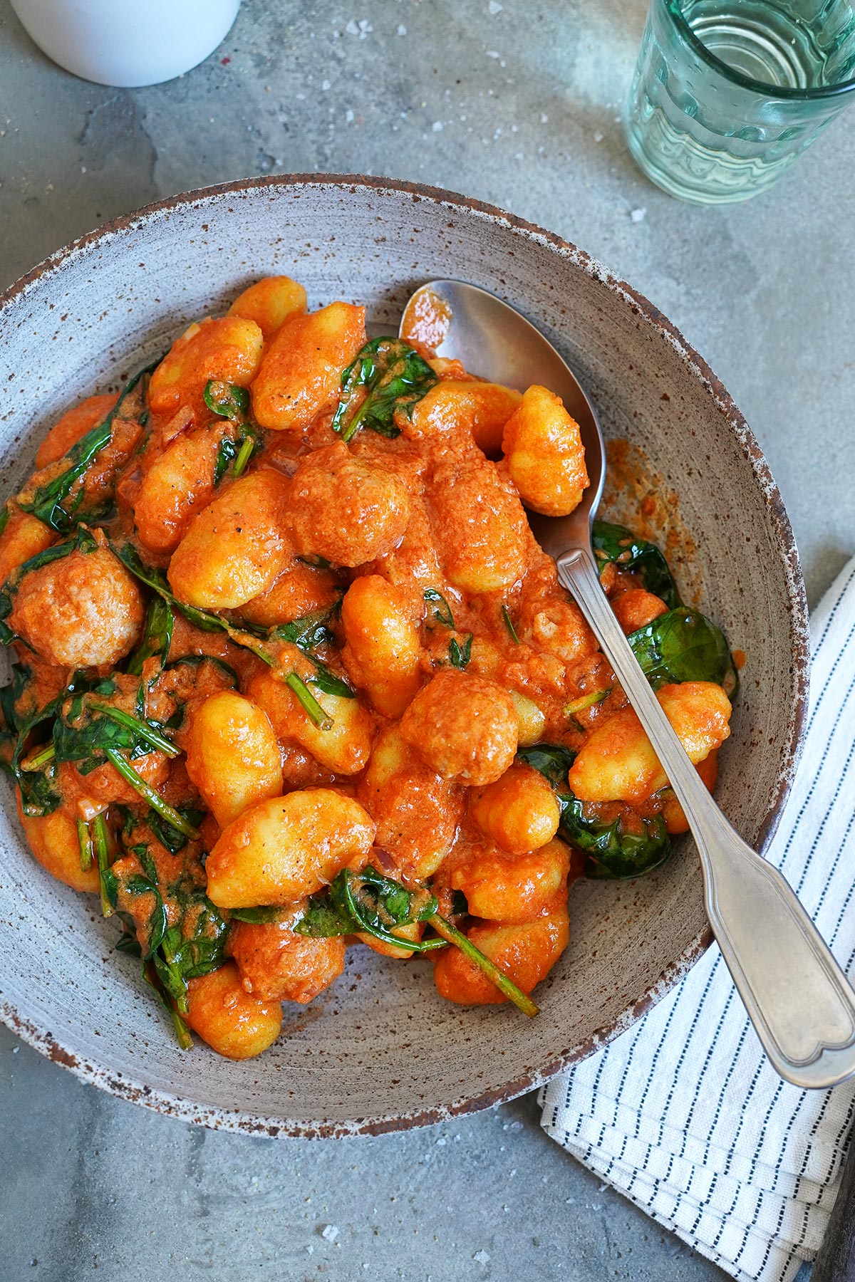 Schnelle Gnocchi mit Fleischbällchen in Tomatensoße | Bake to the roots