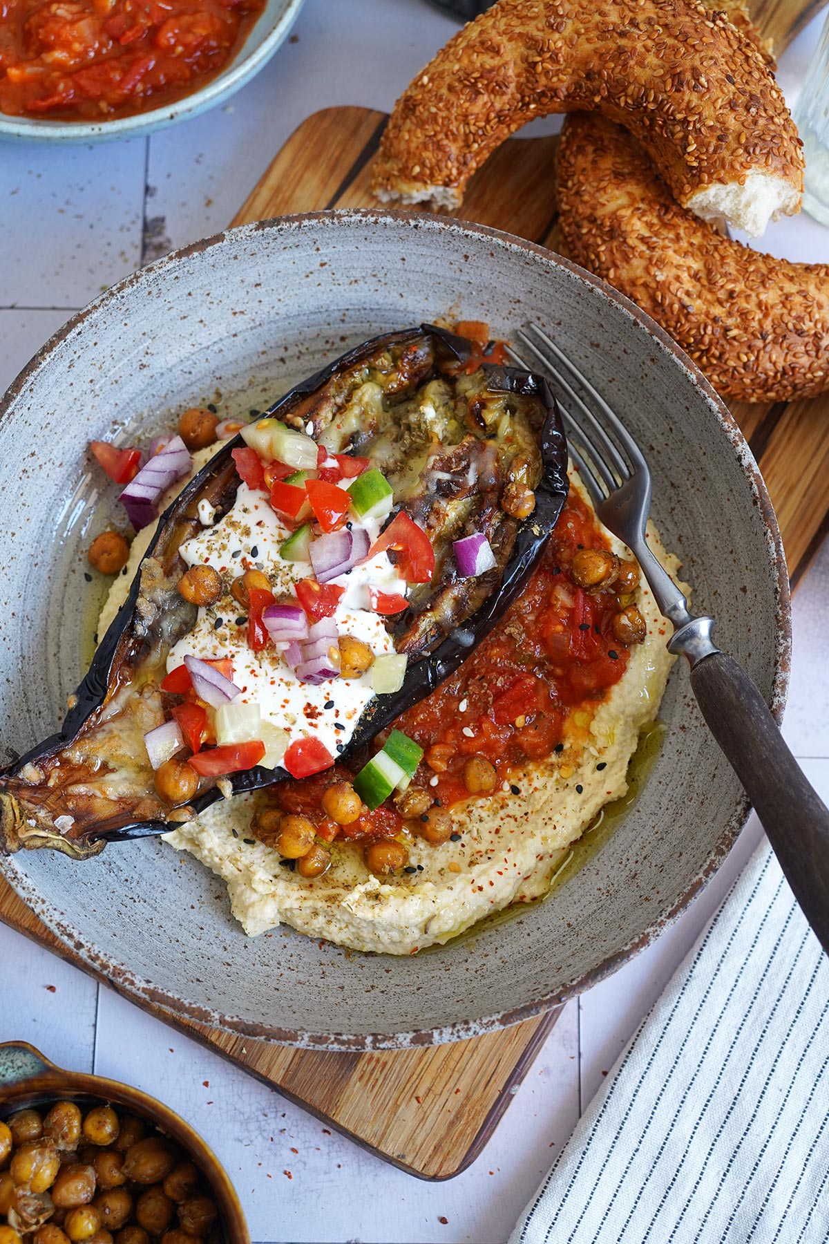 Gebackene Aubergine mit Hummus & Matbucha (AirFryer) | Bake to the roots