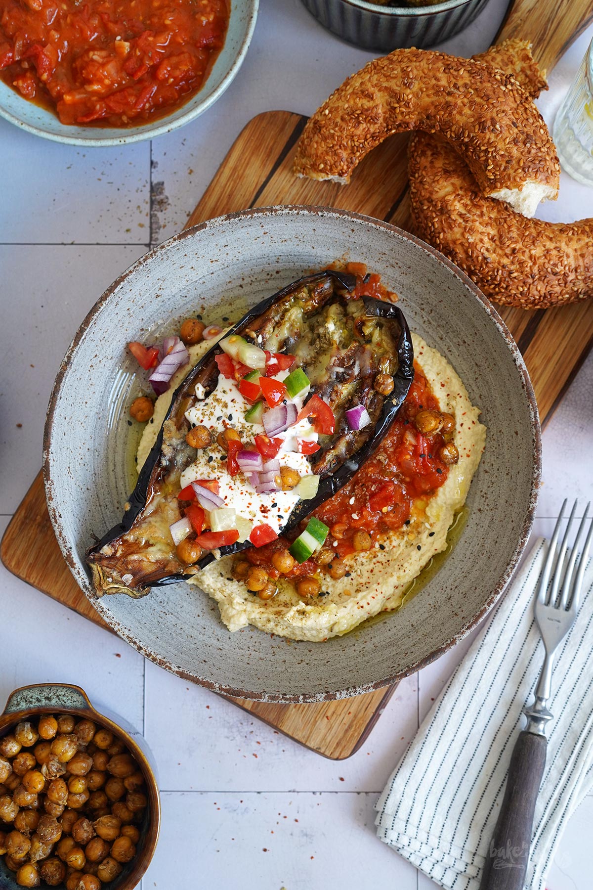 Gebackene Aubergine mit Hummus & Matbucha (AirFryer) | Bake to the roots