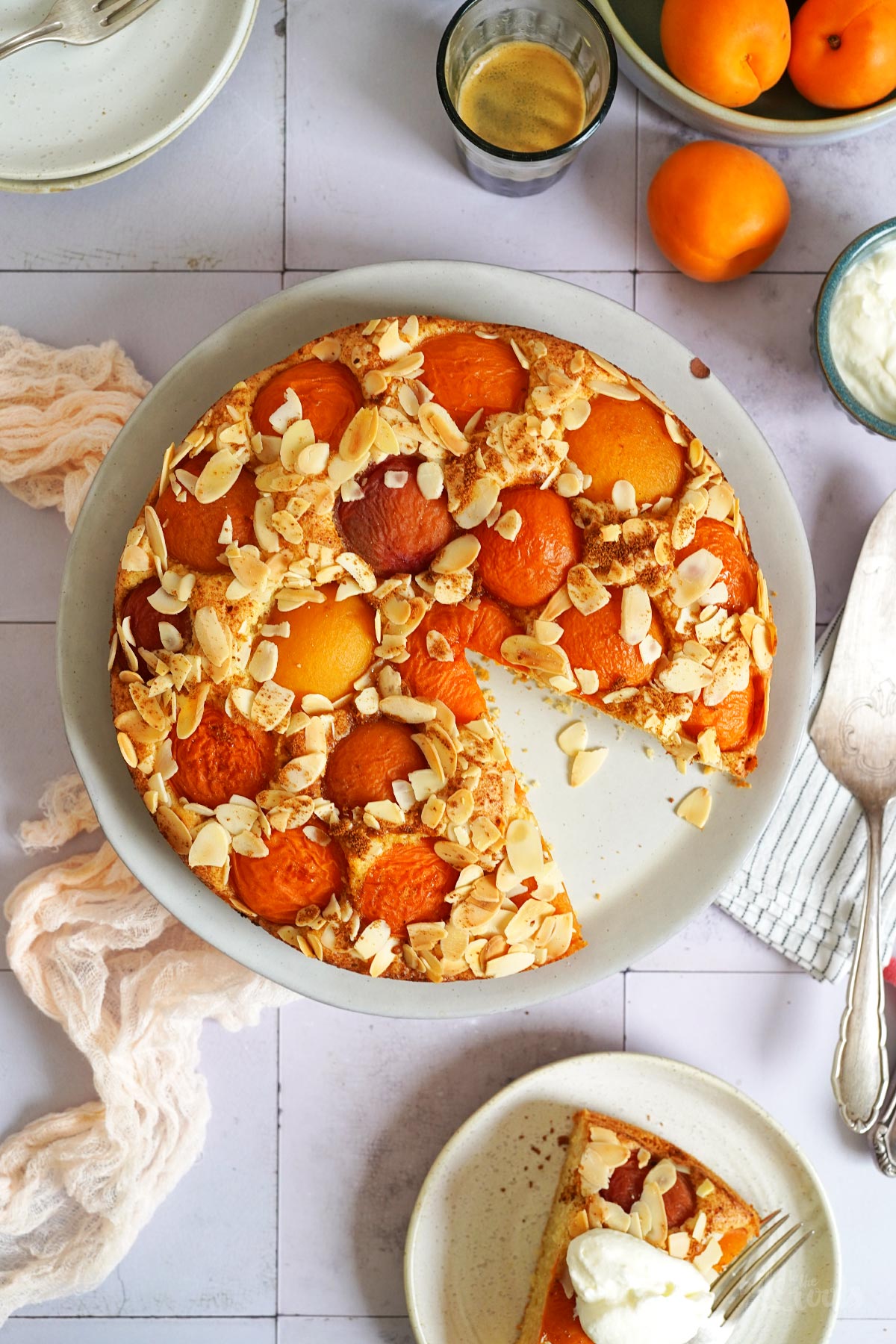 Einfacher Aprikosenkuchen | Bake to the roots