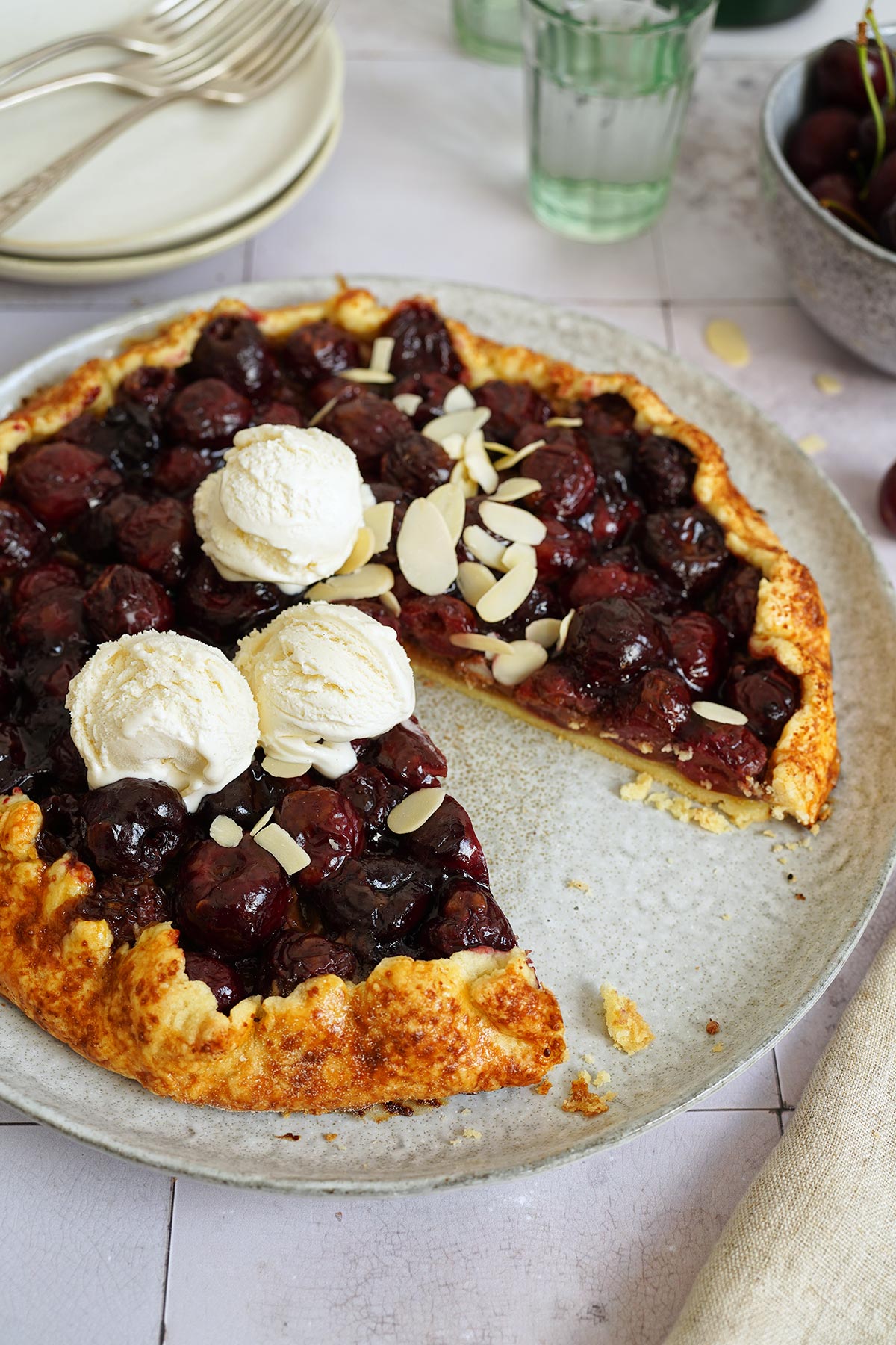 Einfache Galette mit Kirschen | Bake to the roots