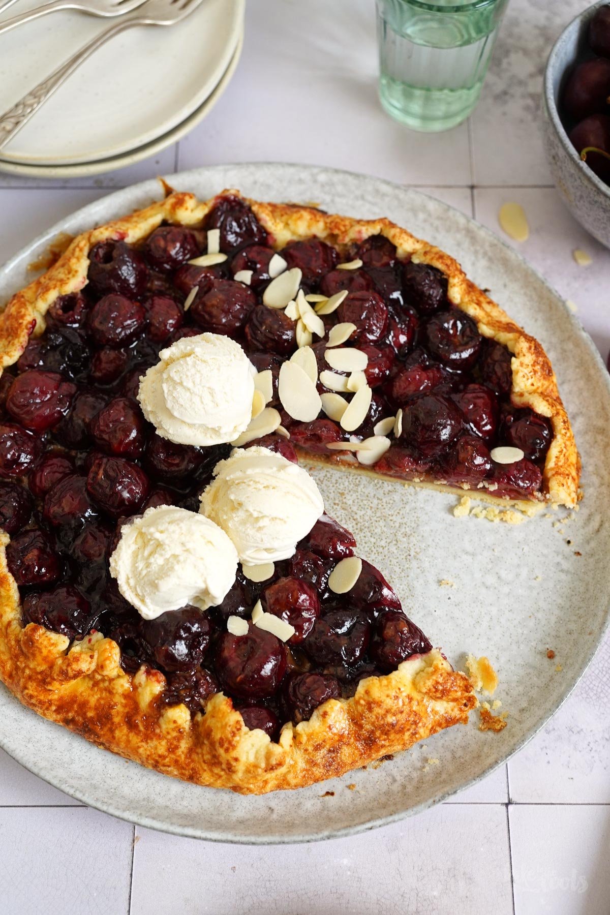 Einfache Galette mit Kirschen | Bake to the roots