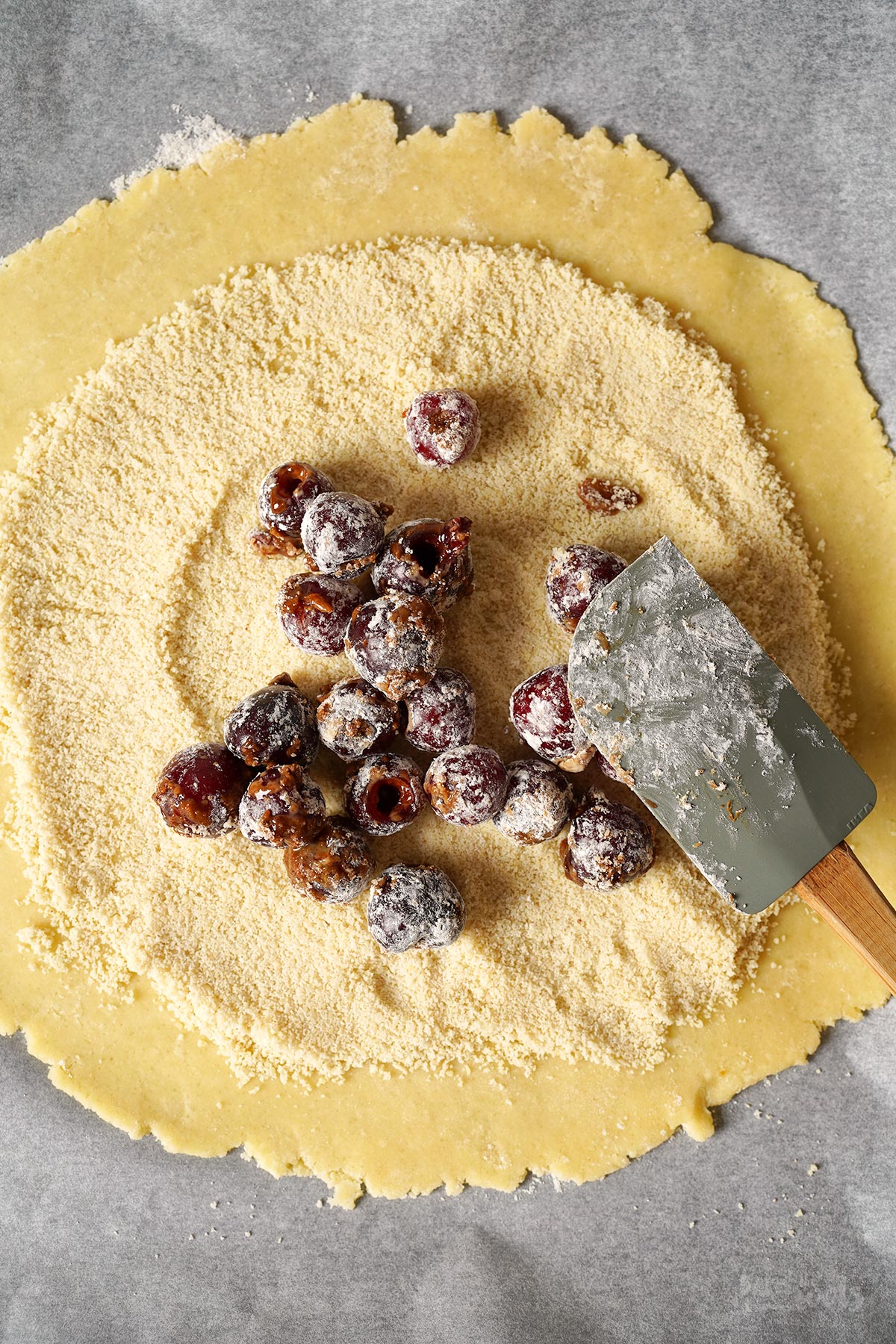 Einfache Galette mit Kirschen | Bake to the roots