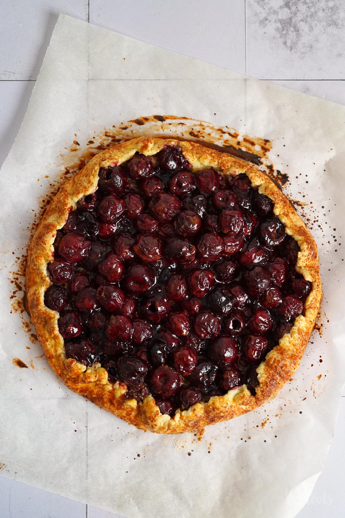 Einfache Galette mit Kirschen | Bake to the roots
