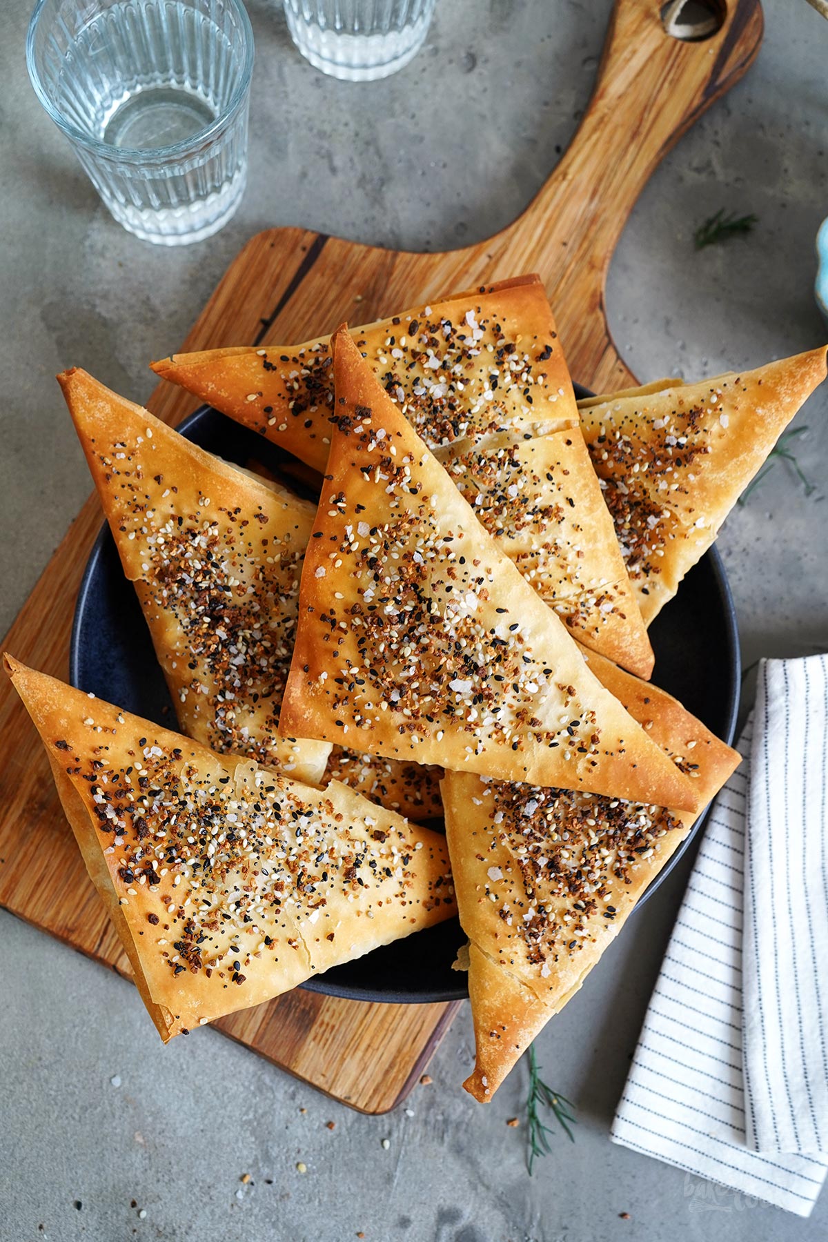 Zucchini & Feta Filoteigtaschen | Bake to the roots