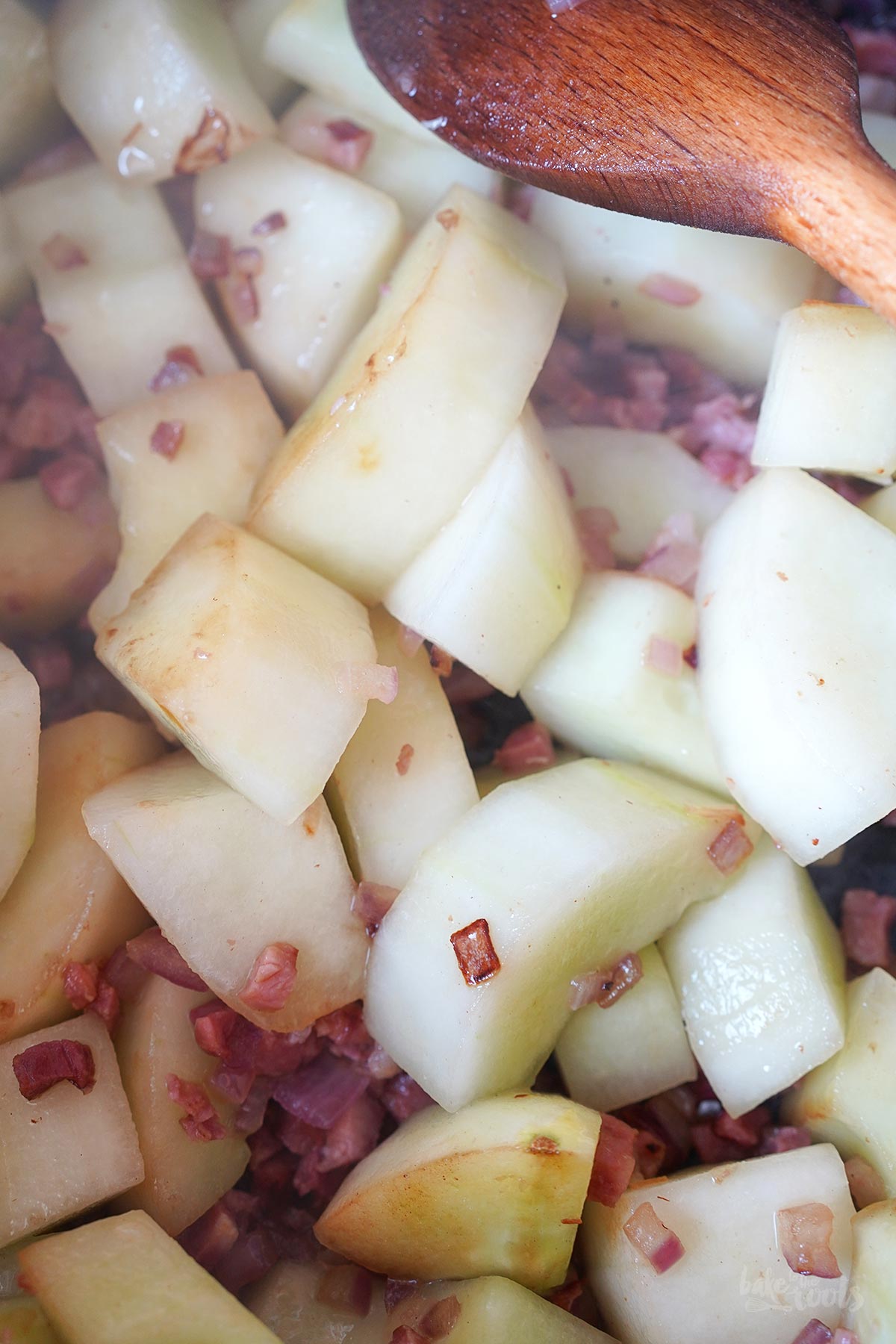 Omas Schmorgurken mit Buletten | Bake to the roots