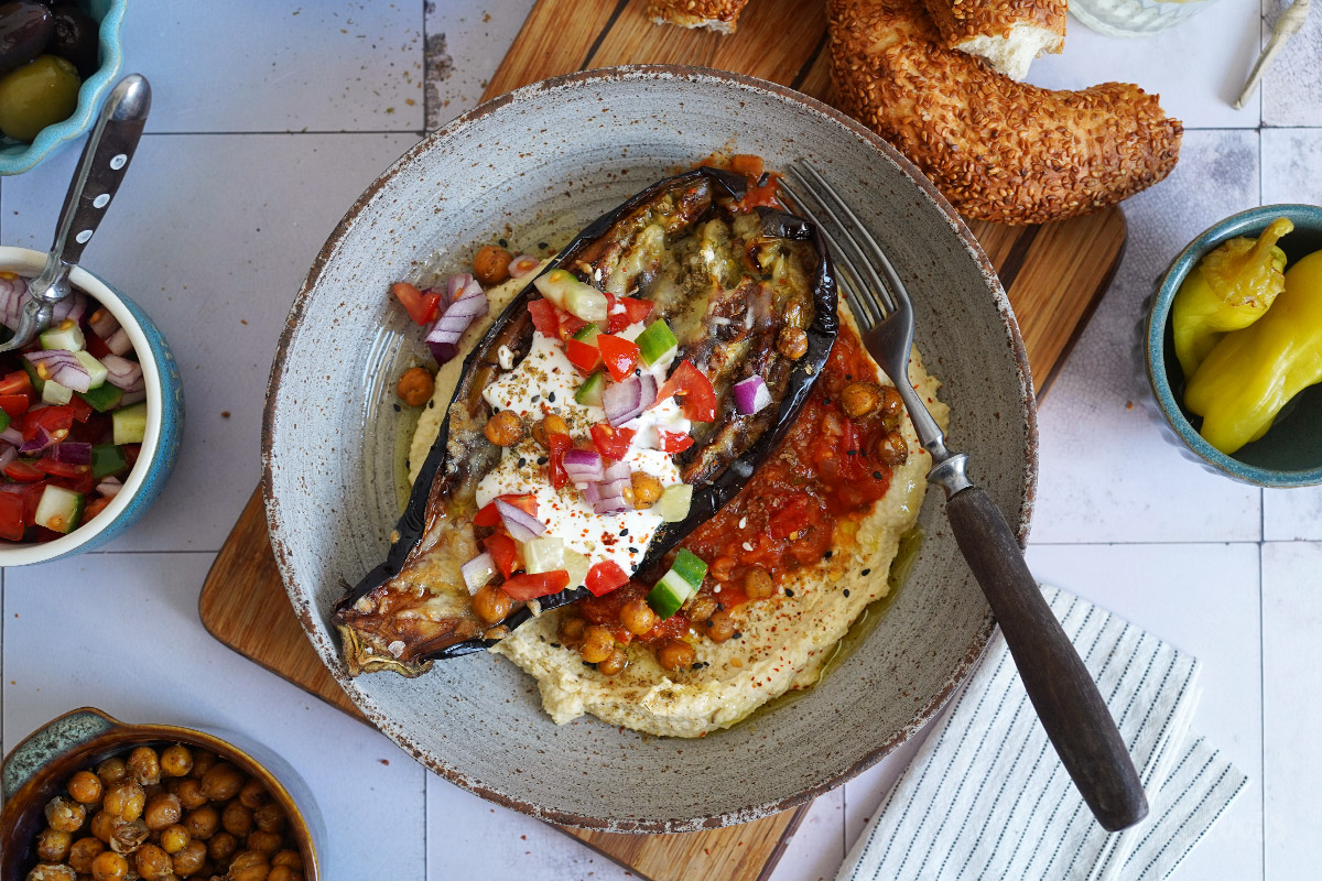 Gebackene Aubergine mit Hummus & Matbucha (AirFryer) | Bake to the roots