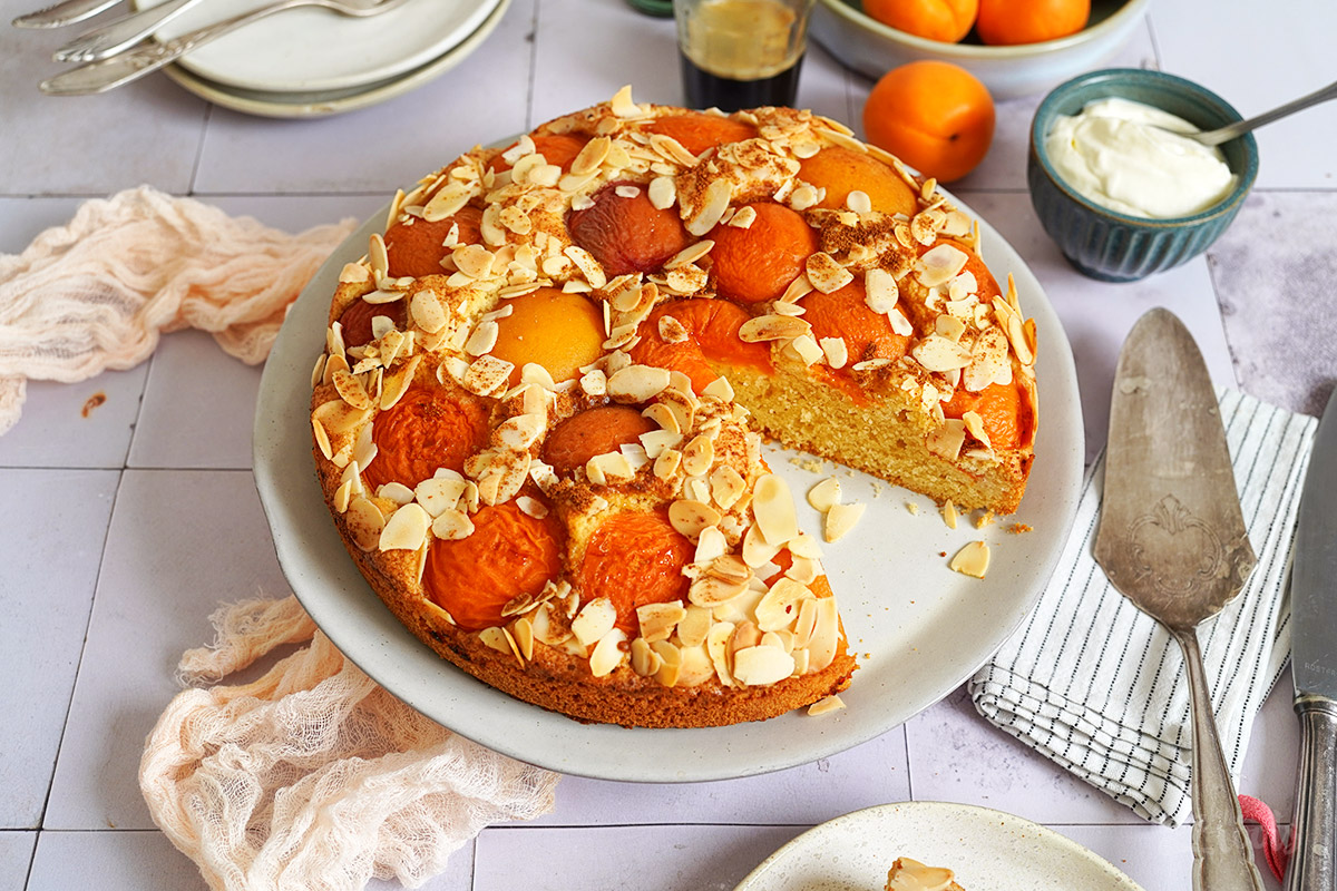 Einfacher Aprikosenkuchen | Bake to the roots