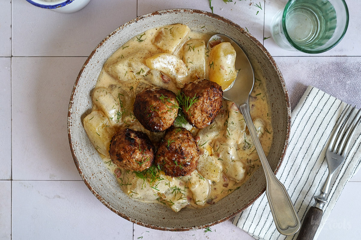 Omas Schmorgurken mit Buletten | Bake to the roots