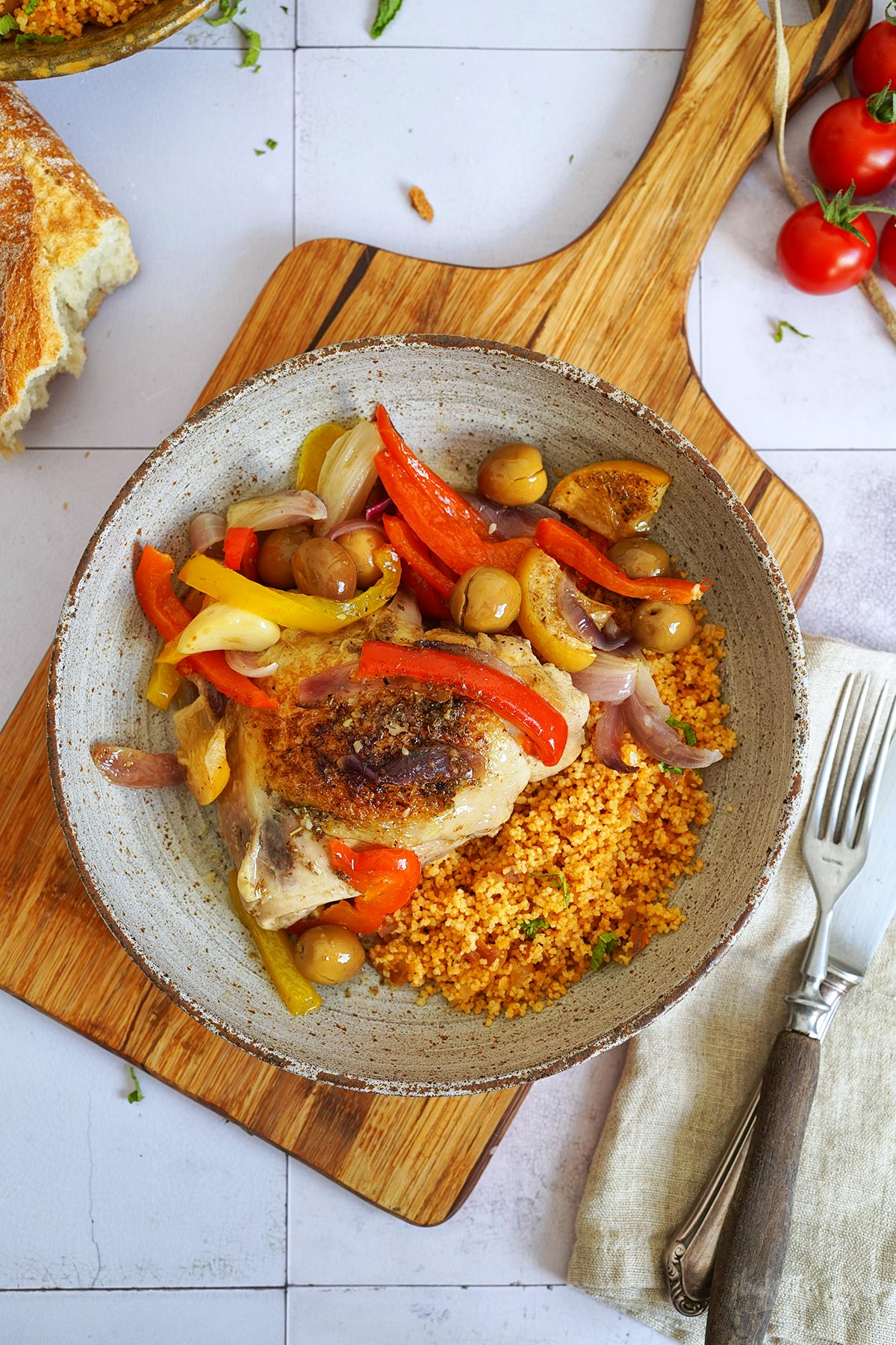 Tajine mit Hühnchen, Gemüse & Harissa Couscous | Bake to the roots