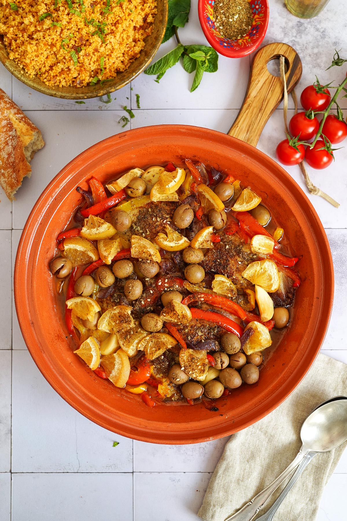 Tajine mit Hühnchen, Gemüse & Harissa Couscous | Bake to the roots