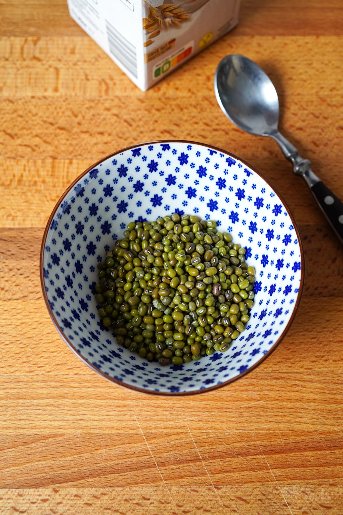 Mungobohnen Sprossen selbst ziehen | Bake to the roots