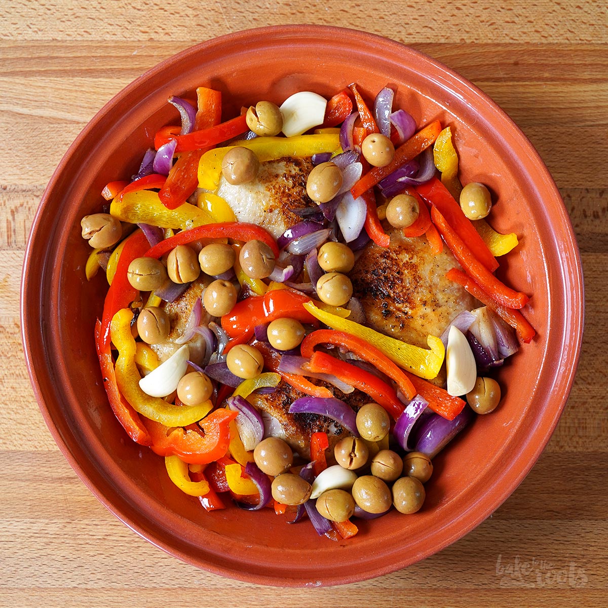 Tajine mit Hühnchen, Gemüse & Harissa Couscous | Bake to the roots