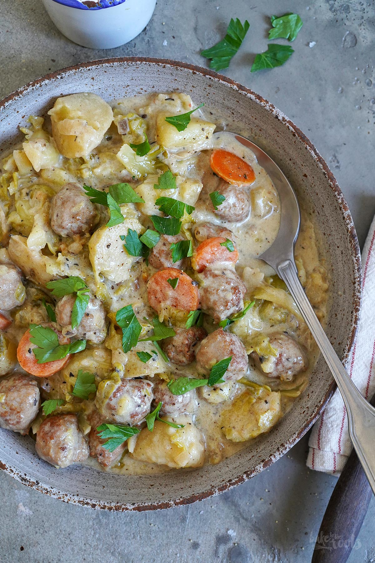 Kartoffel Rosenkohl Bratwurst Topf | Bake to the roots