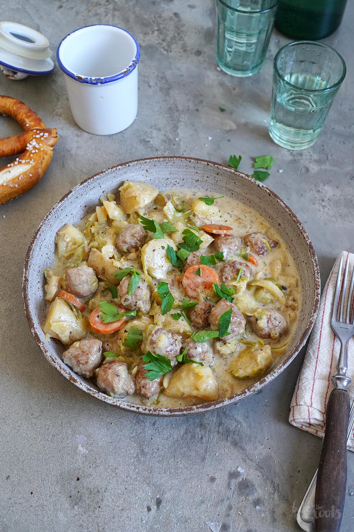 Kartoffel Rosenkohl Bratwurst Topf | Bake to the roots