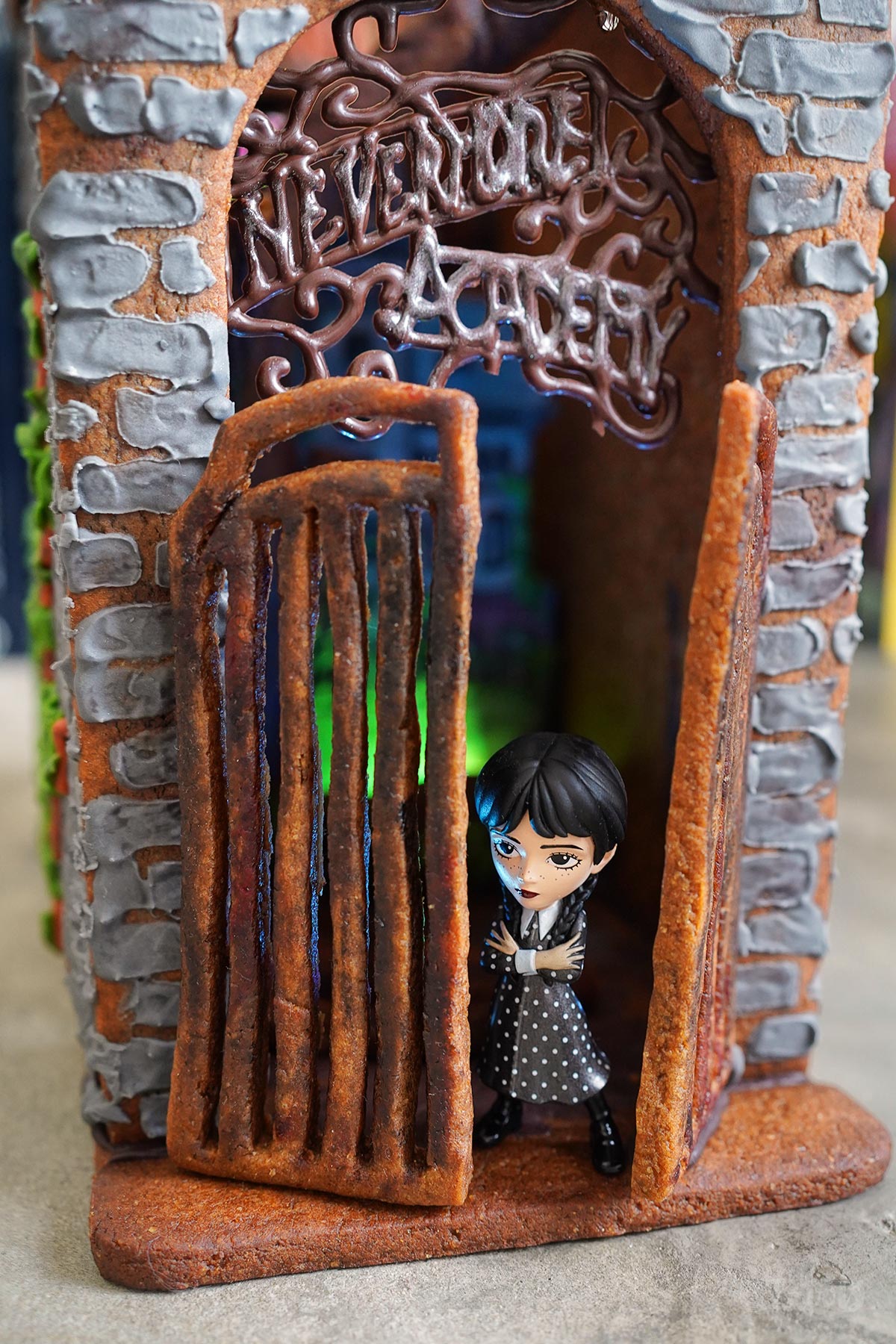 Wednesday Gingerbread Book Nook | Bake to the roots