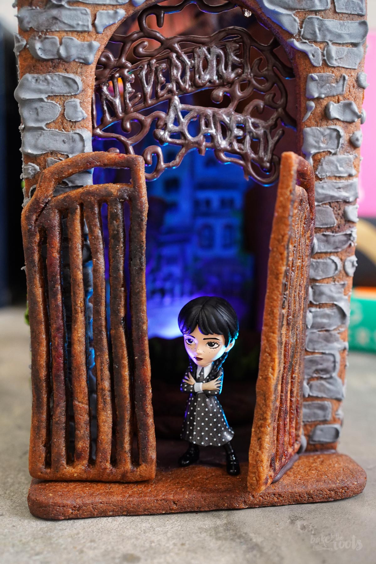 Wednesday Gingerbread Book Nook | Bake to the roots