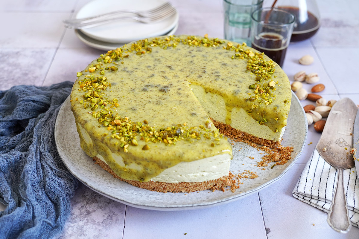 (No Bake) Pistazien & Mandeln Cheesecake | Bake to the roots