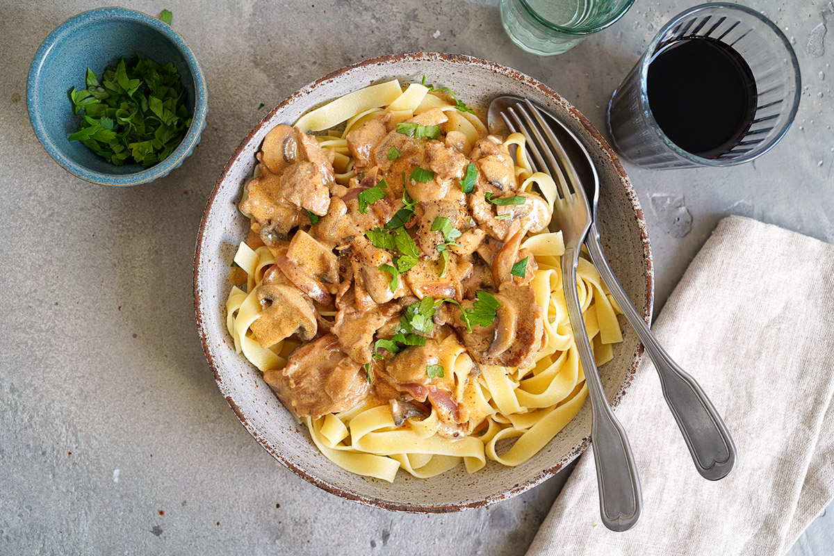 Stroganoff (mit Schweinefilet) & Pasta | Bake to the roots