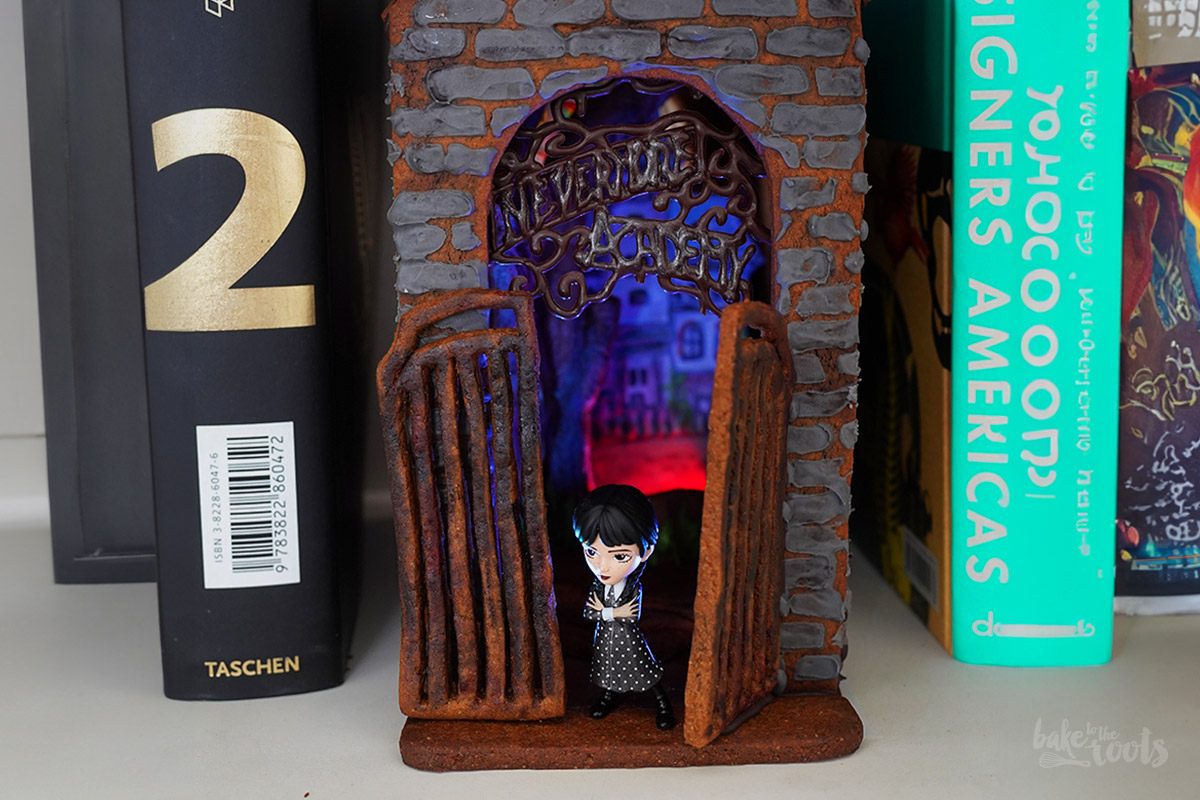 Wednesday Gingerbread Book Nook | Bake to the roots