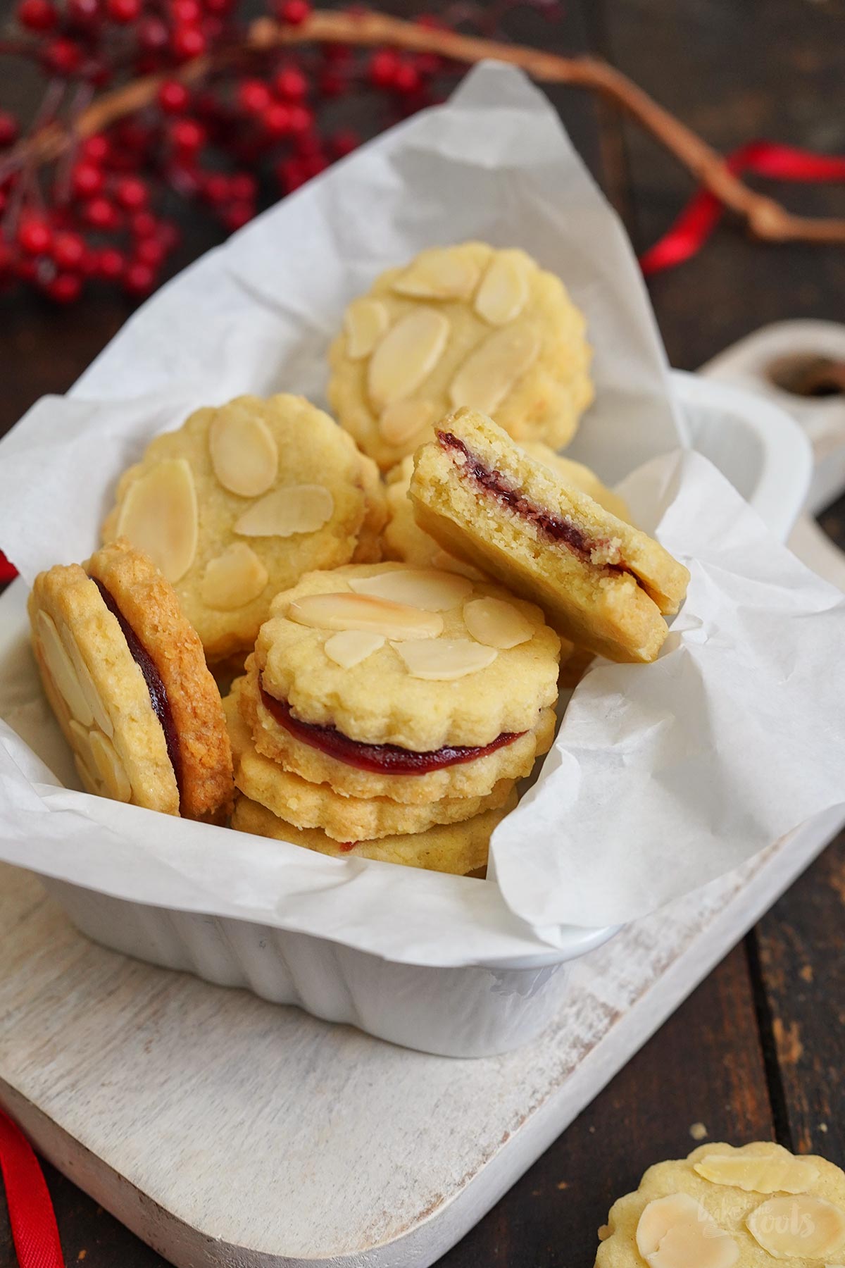 Mandelplätzchen mit Marmelade | Bake to the roots