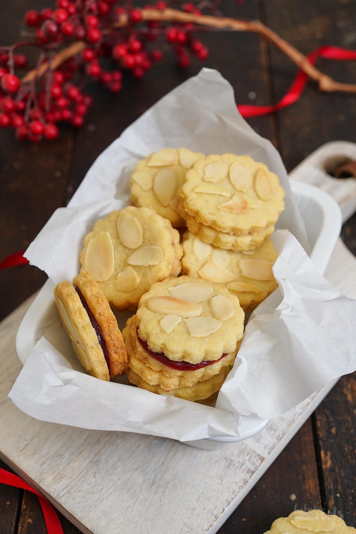 Mandelplätzchen mit Marmelade | Bake to the roots