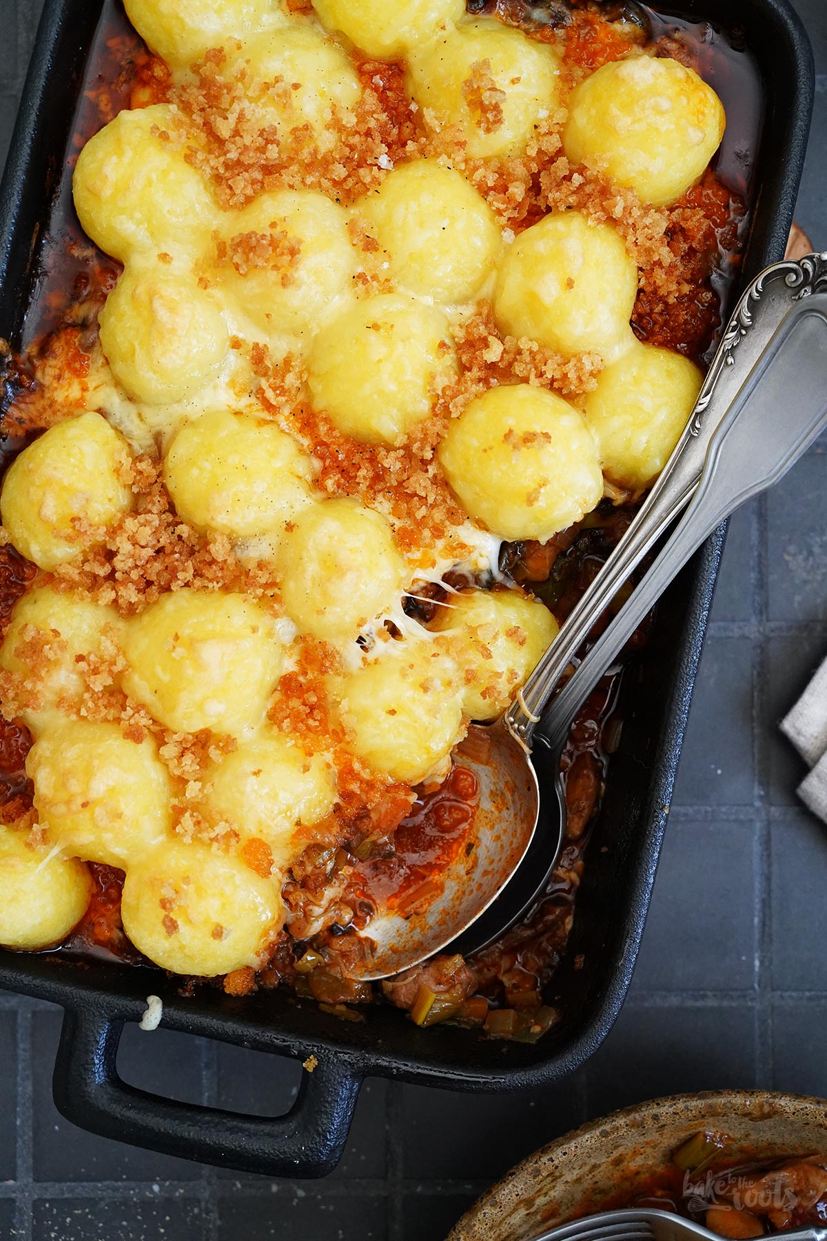 Kartoffelknödel Auflauf mit Pilzen, Lauch & Hack | Bake to the roots