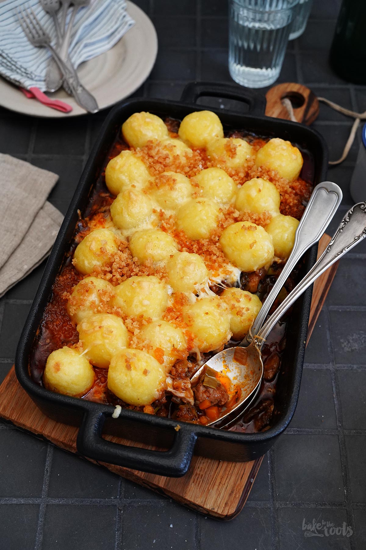 Kartoffelknödel Auflauf mit Pilzen, Lauch & Hack | Bake to the roots