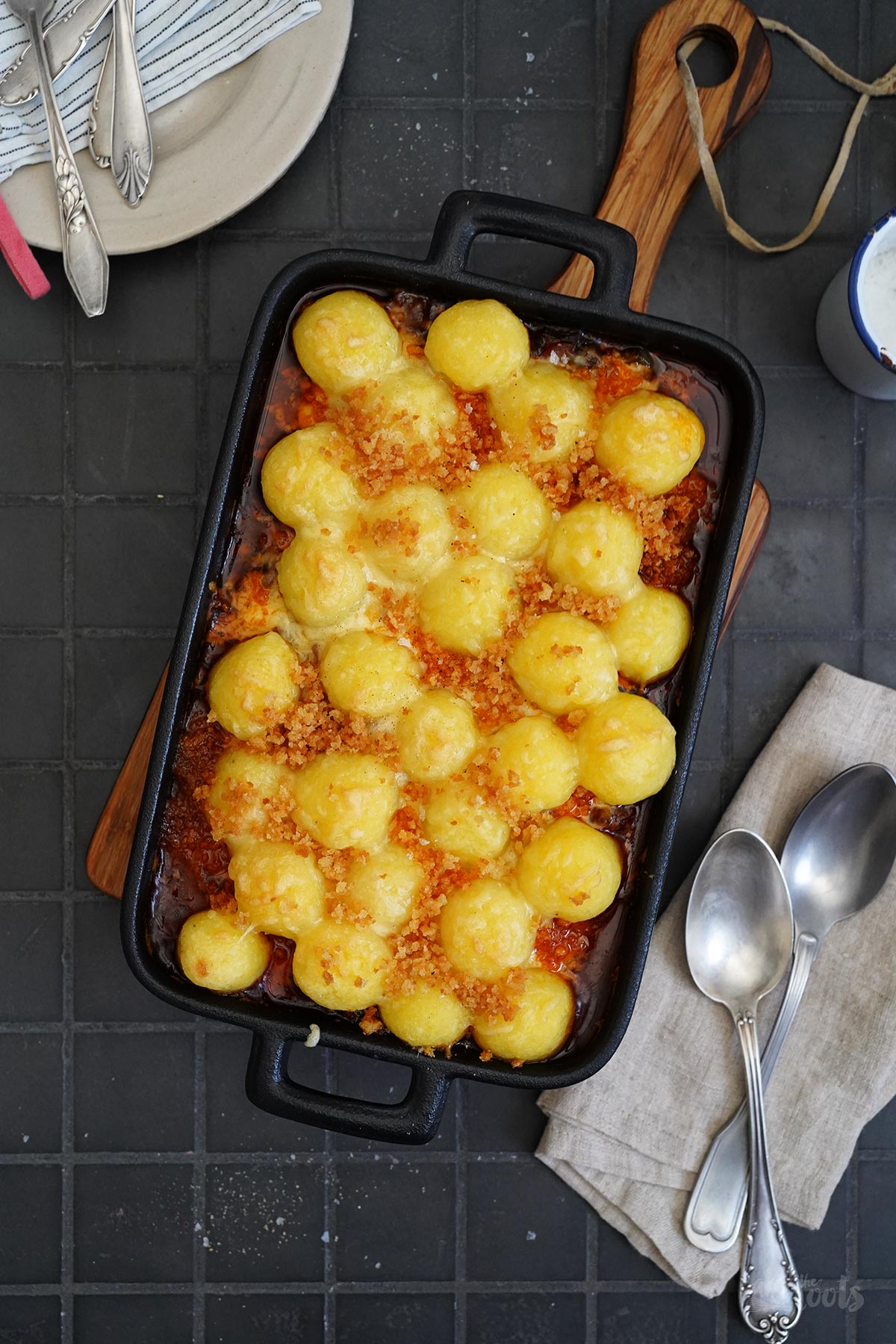 Kartoffelknödel Auflauf mit Pilzen, Lauch & Hack | Bake to the roots
