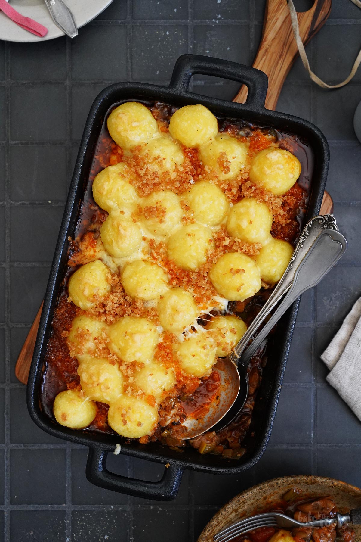 Kartoffelknödel Auflauf mit Pilzen, Lauch & Hack | Bake to the roots