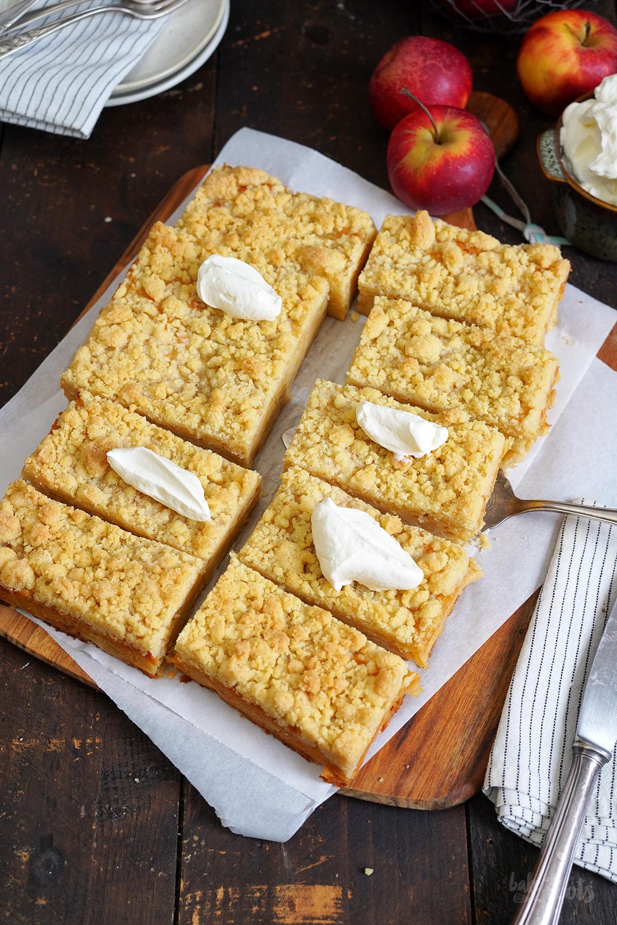 Apfel Streuselkuchen Schnitten | Bake to the roots