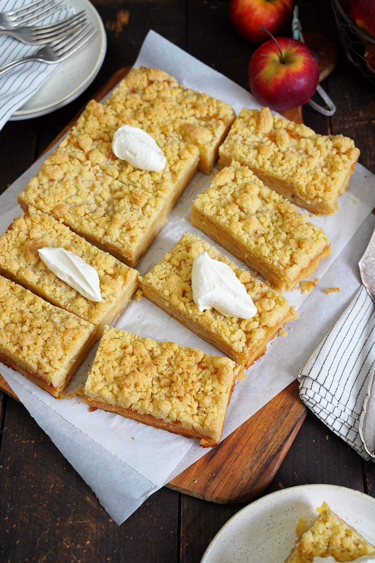 Apfel Streuselkuchen Schnitten | Bake to the roots