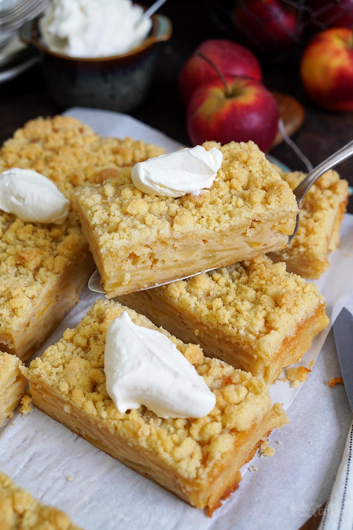 Apfel Streuselkuchen Schnitten | Bake to the roots