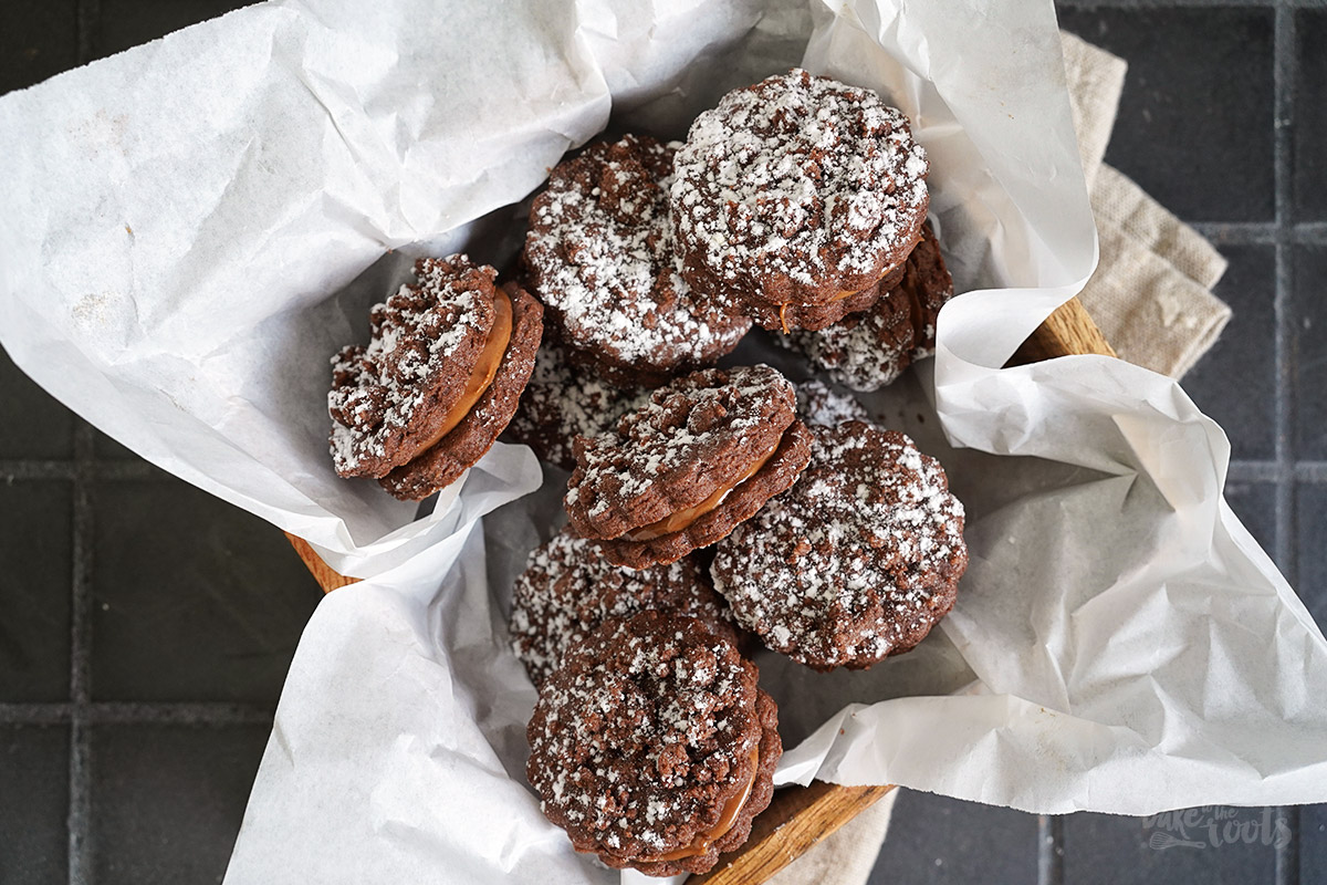 Schoko Streuselplätzchen mit Nougat & Biscoff | Bake to the roots