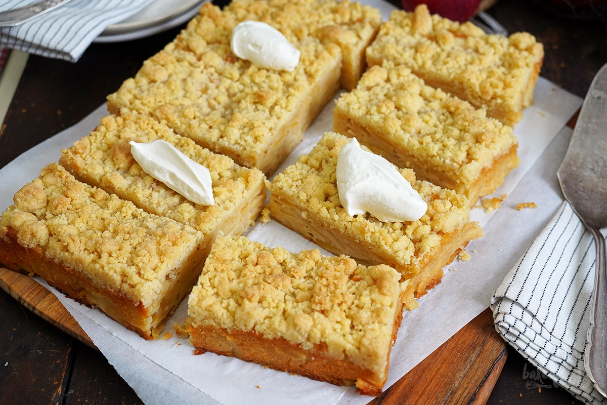 Apfel Streuselkuchen Schnitten | Bake to the roots