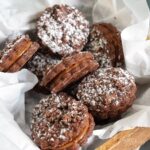 Schoko Streuselplätzchen mit Nougat & Biscoff | Bake to the roots