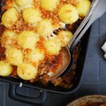 Kartoffelknödel Auflauf mit Pilzen, Lauch & Hack | Bake to the roots