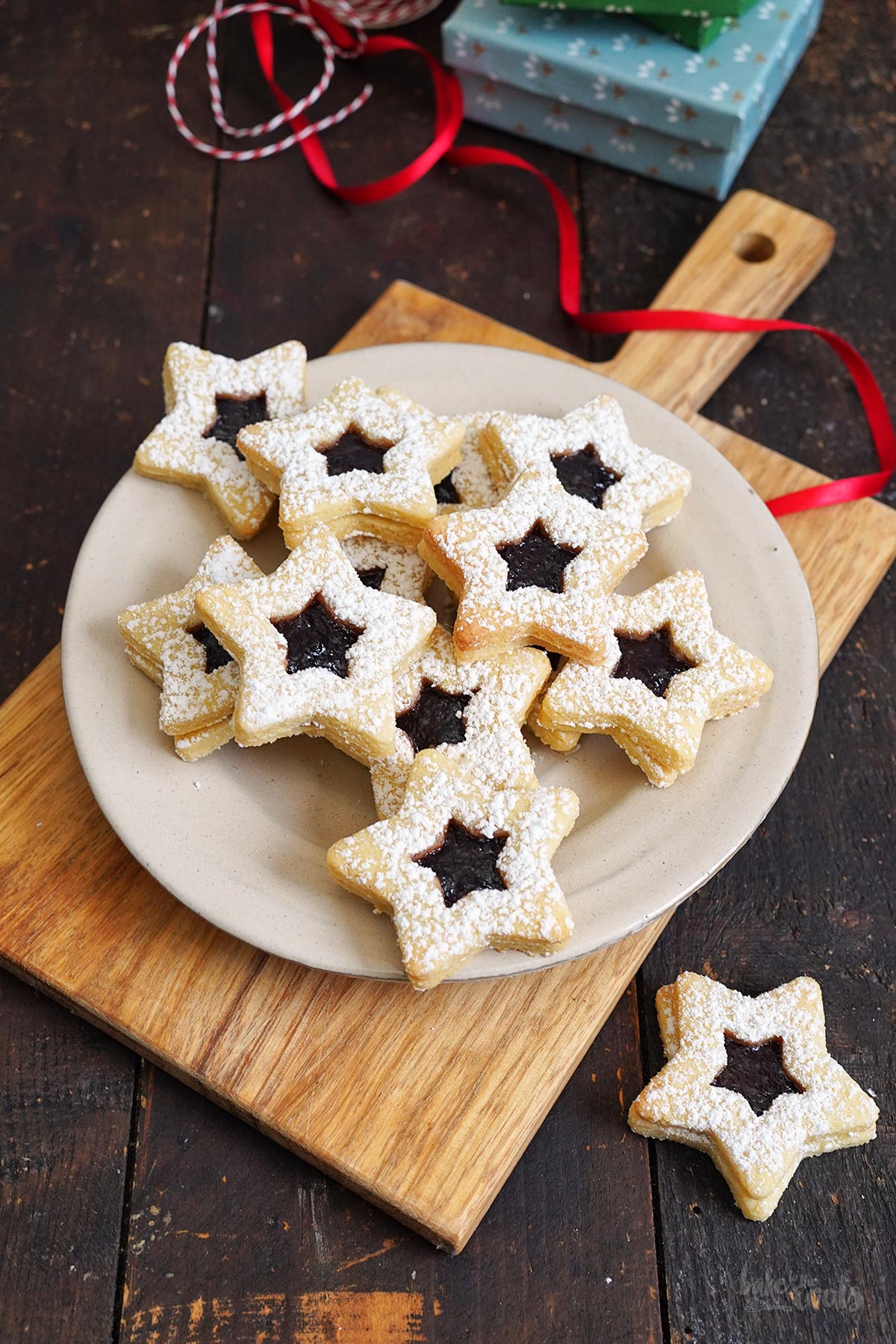 Mandelsterne mit Marmelade | Bake to the roots