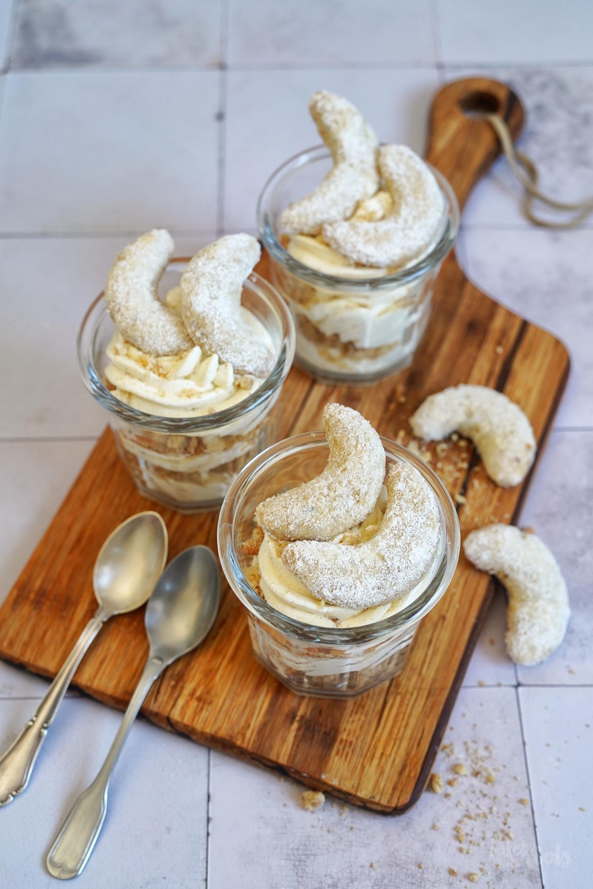 Quick & Easy Vanilla Crescent Cookie Dessert | Bake to the roots