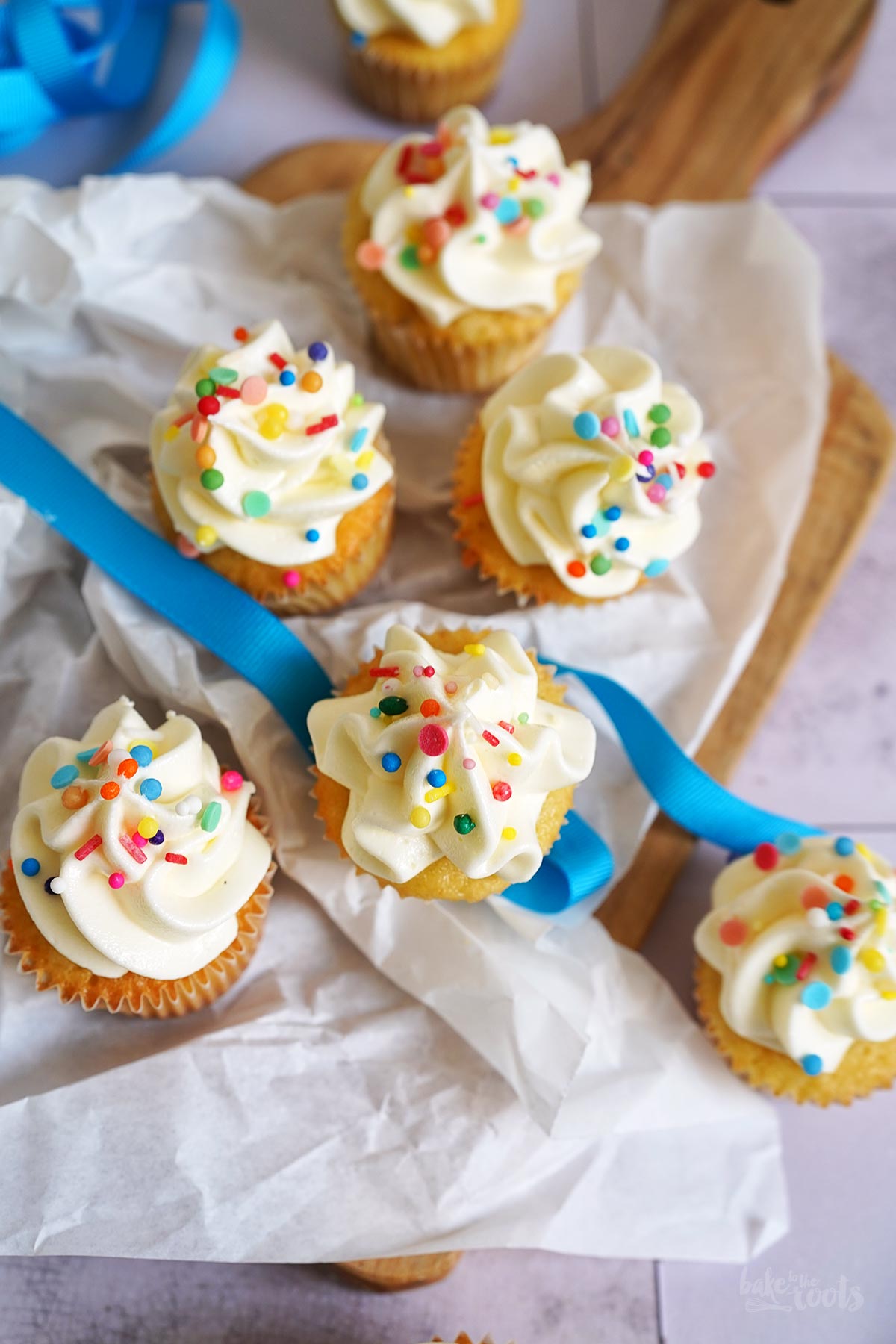 Einfache Mini Funfetti Cupcakes | Bake to the roots