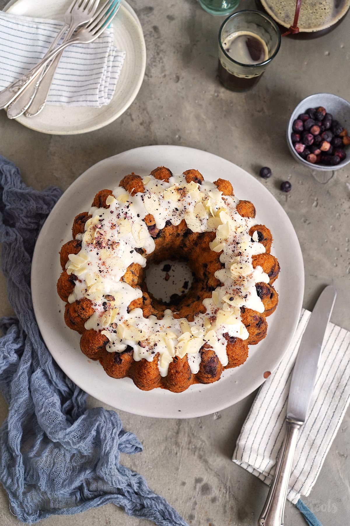 Blaubeeren & Zitronen Gugelhupf | Bake to the roots