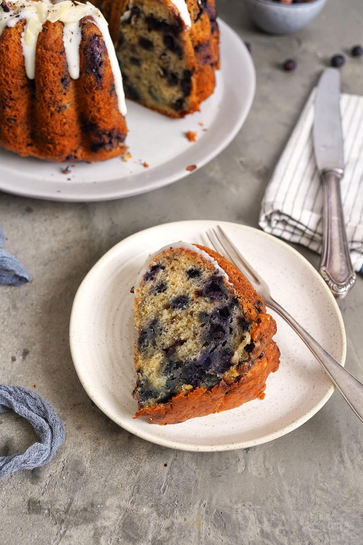 Blaubeeren & Zitronen Gugelhupf | Bake to the roots