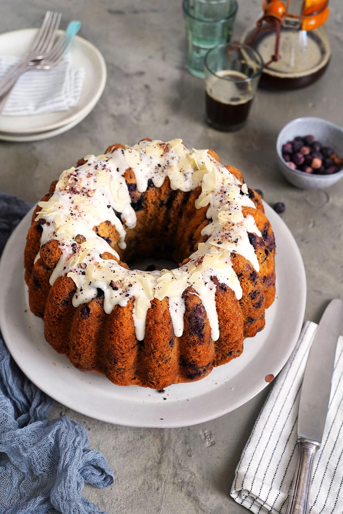 Blaubeeren & Zitronen Gugelhupf | Bake to the roots