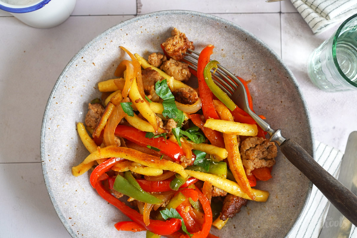 Schupfnudelpfanne mit Paprika & Hackfleisch | Bake to the roots