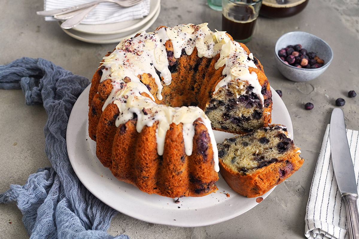 Blaubeeren & Zitronen Gugelhupf | Bake to the roots