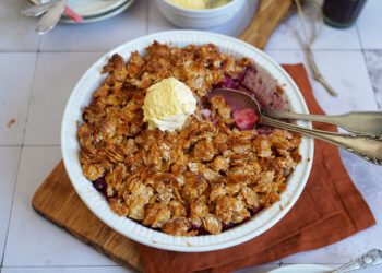 Apfel & Beeren Cornflakes Crumble | Bake to the roots