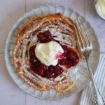 Funnel Cakes mit Kirschkompott | Bake to the roots