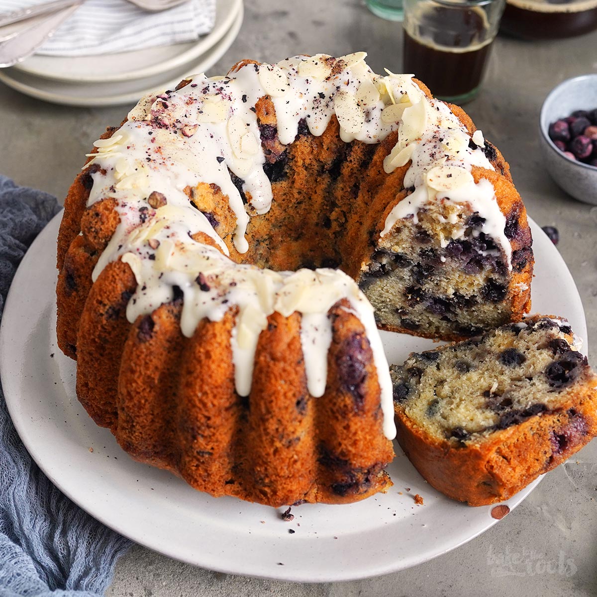 Blaubeeren & Zitronen Gugelhupf | Bake to the roots