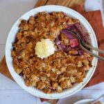 Apfel & Beeren Cornflakes Crumble | Bake to the roots